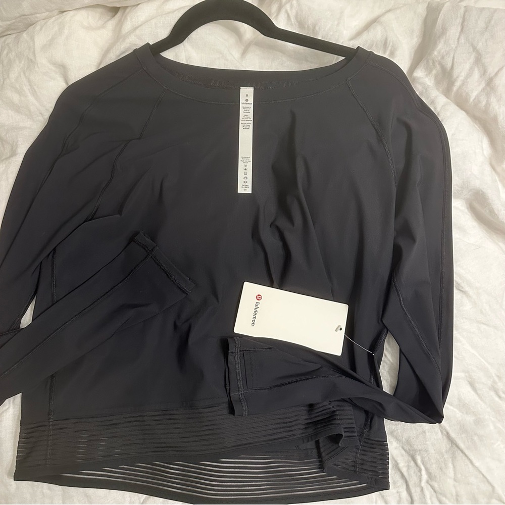 Never been worn Womens’s lulu lemon long sleeve